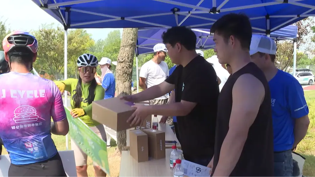 穿行于城市, 一方科幻馆, 会画上圆满 穿行于城市, 一方科幻馆, 会画上圆满