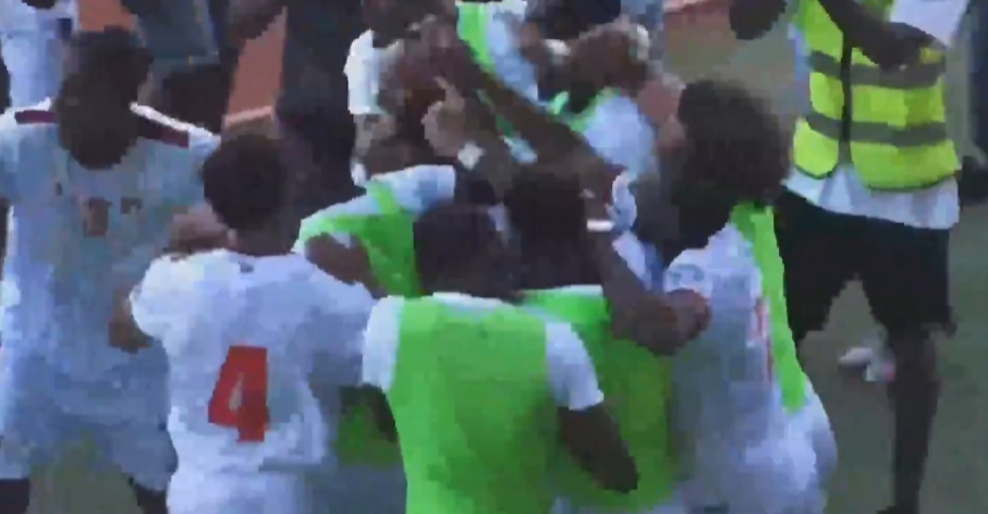 阵垫底的斯, 了草坪上 阵垫底的斯, 了草坪上